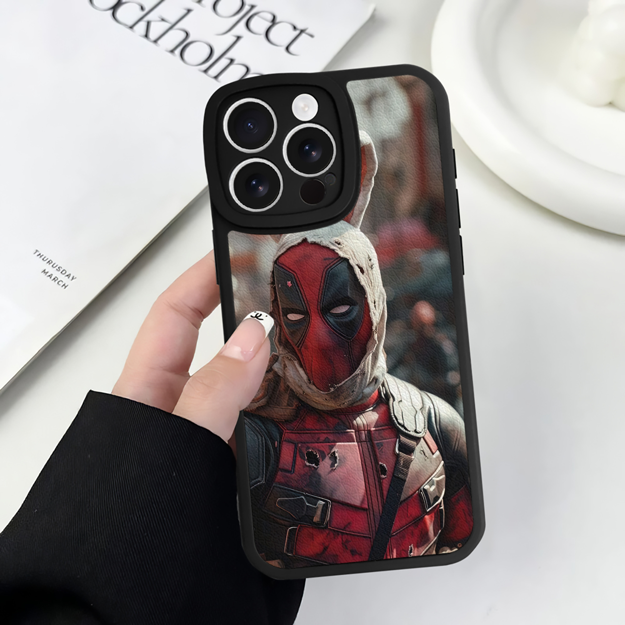 （画像用） Deadpool デッドプール 【iPhone 16シリーズ対応】シリコンスマホケース（レザー調） 材質：シリコン